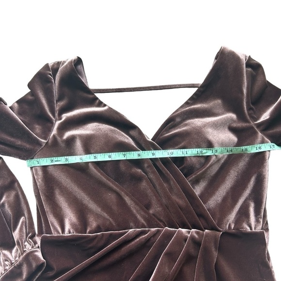Revelry Vera Velvet Dress long sleeve v neck brown maxi size 6 glam Whimsigoth - Picture 11 of 12
